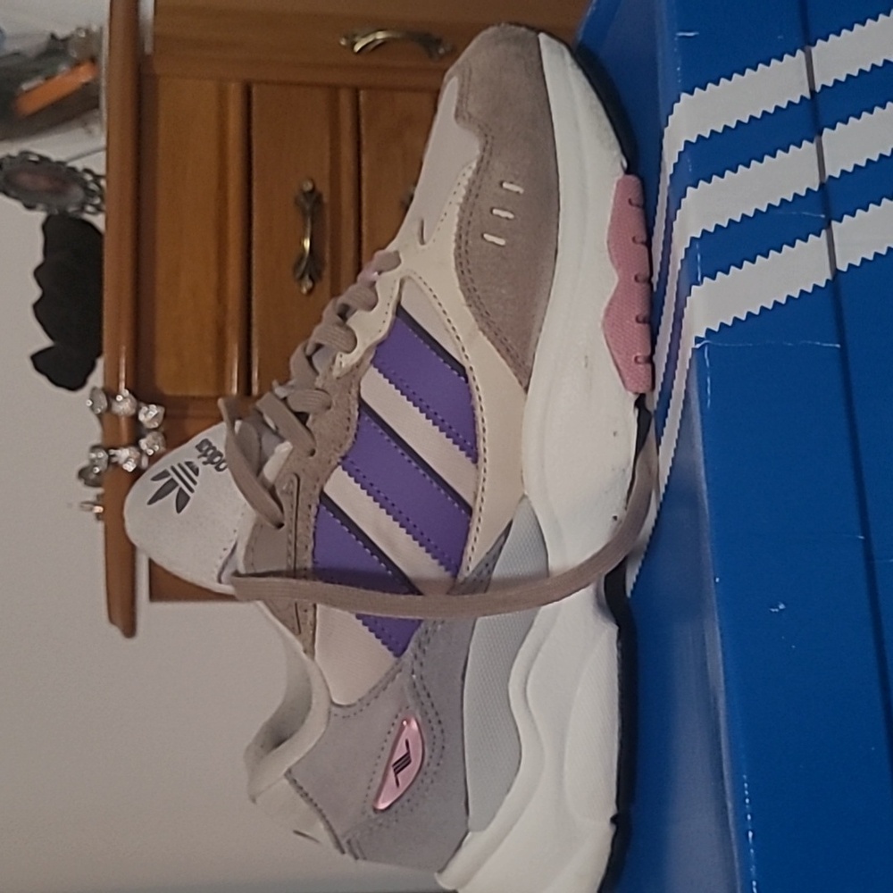 Woman's sneakers